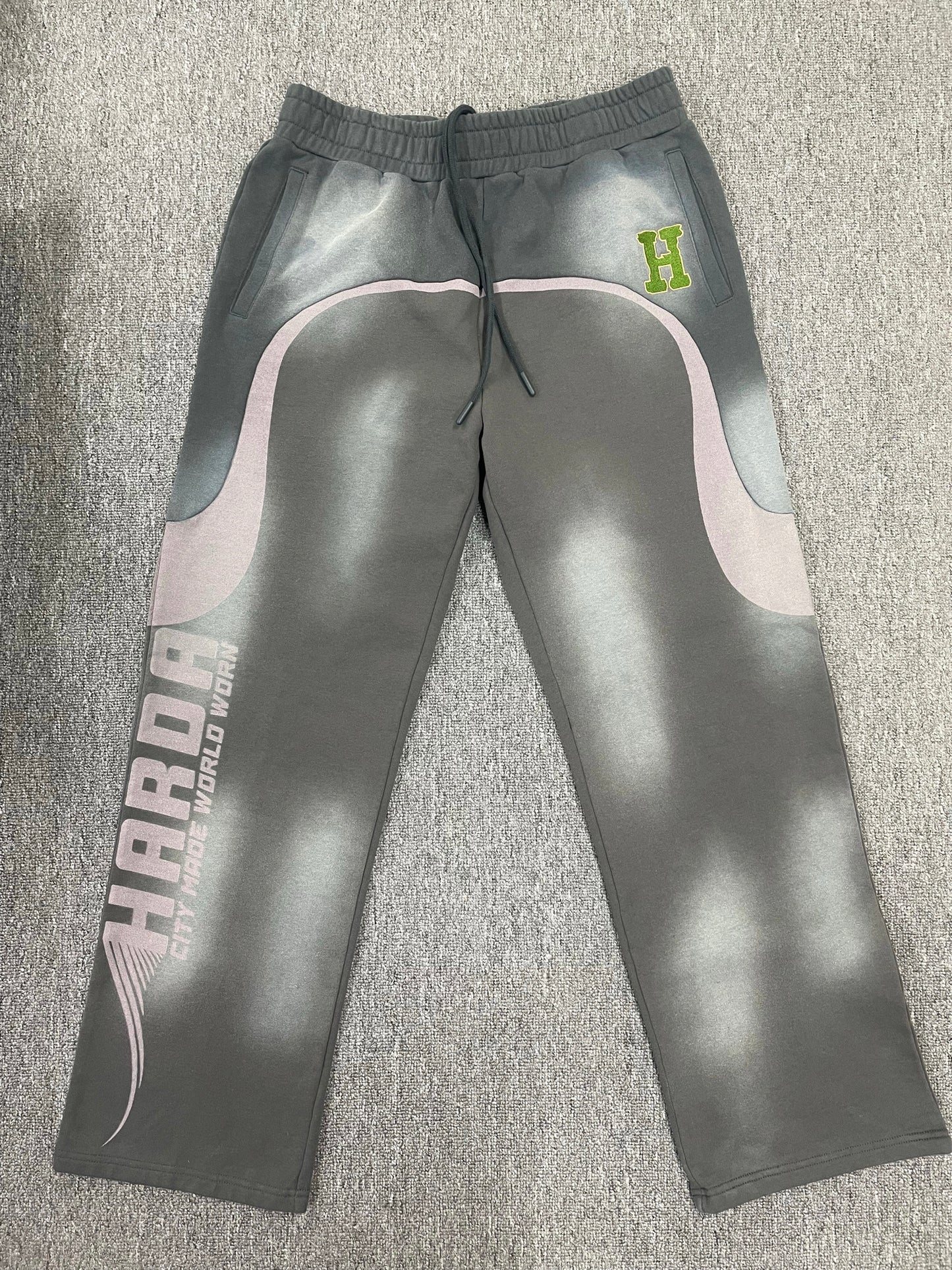 HARDA CITY “WORLD WIDE” Sweatpants

Built for those who move different.
