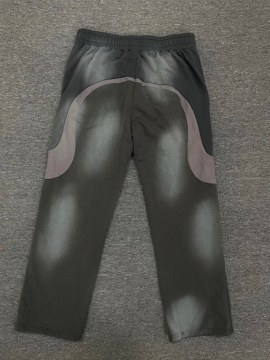 HARDA CITY “WORLD WIDE” Sweatpants

Built for those who move different.